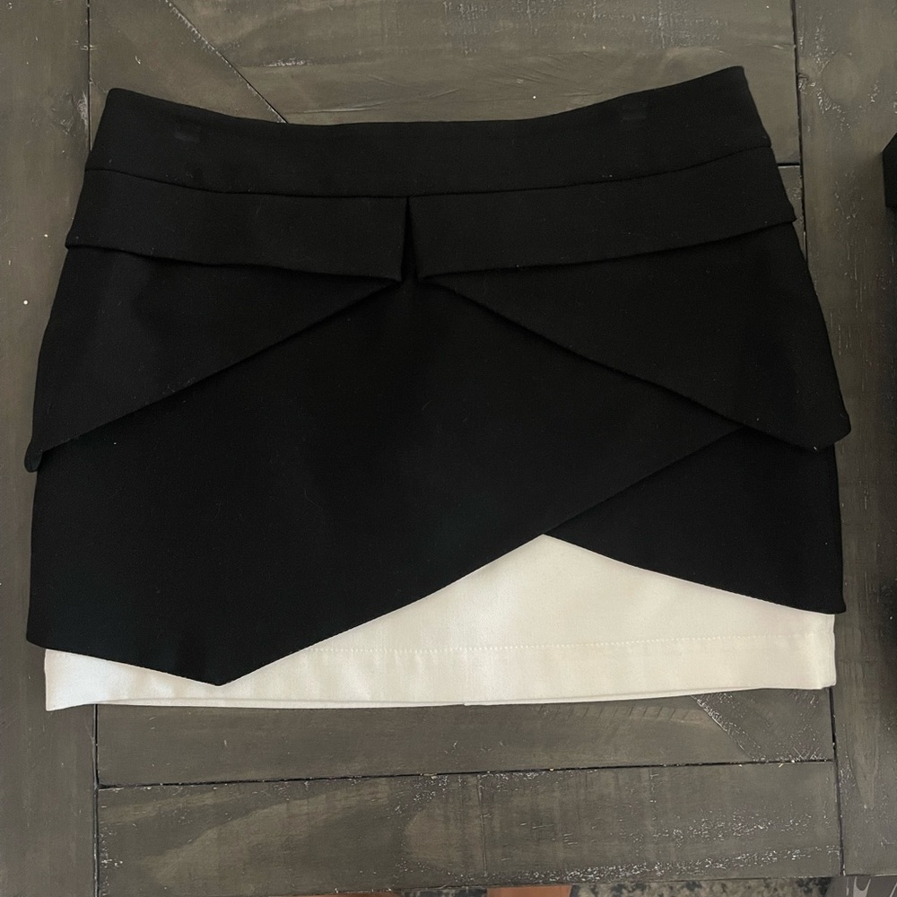 BCBG maxazria miniskirt